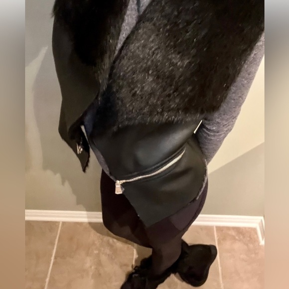 Faux leather and fur trim sleeveless vest - Picture 3 of 15